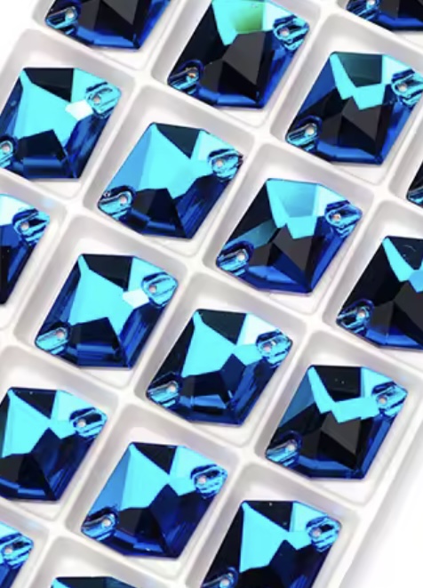 Cosmic Flat Backs Non-Hotfix - Blue Zircon AB 13 x 17mm