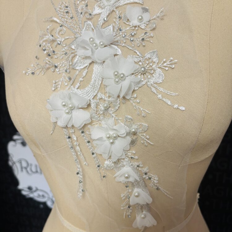 Sarah Applique floral pearl 12.5" x 6" White