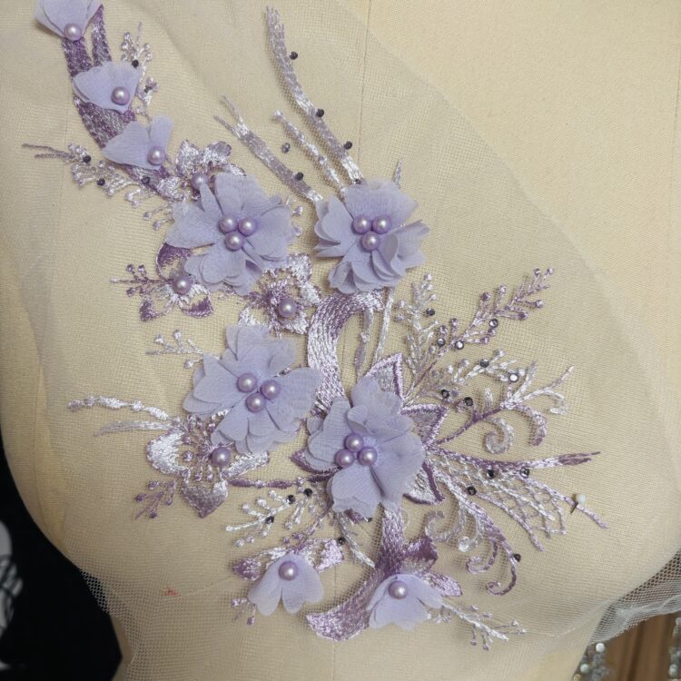 Sarah Applique floral pearl 12.5 x 6' lilac