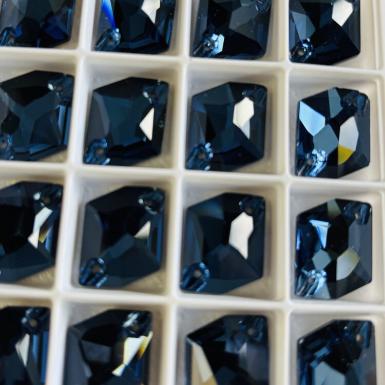 Cosmic Flat Backs Non - Hotfix - light sapphire 13 x 17mm